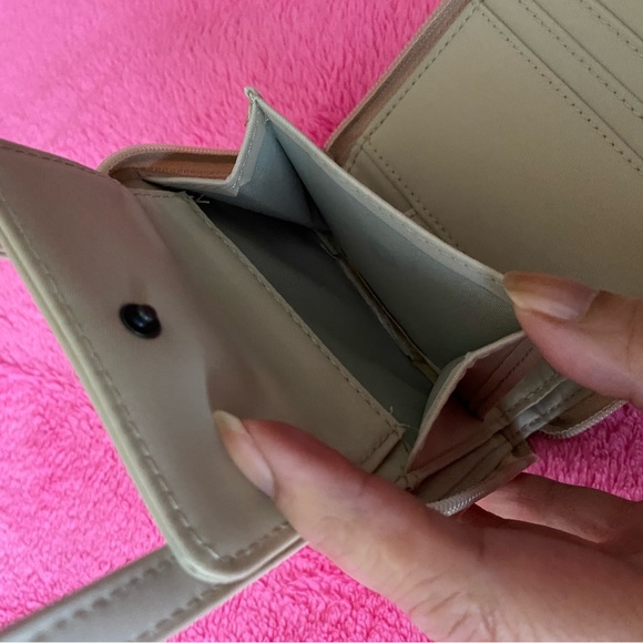 Kenneth Cole Reaction mini purse/wallet. - Picture 4 of 5